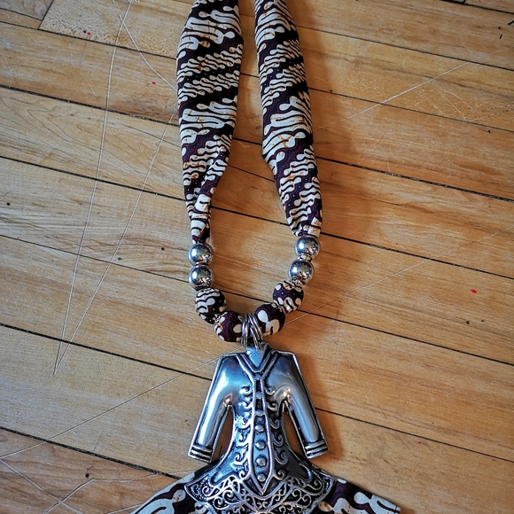 Necklace - Picture 2 of 2